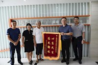 搶修污水管為民解憂，居民夸贊送錦旗